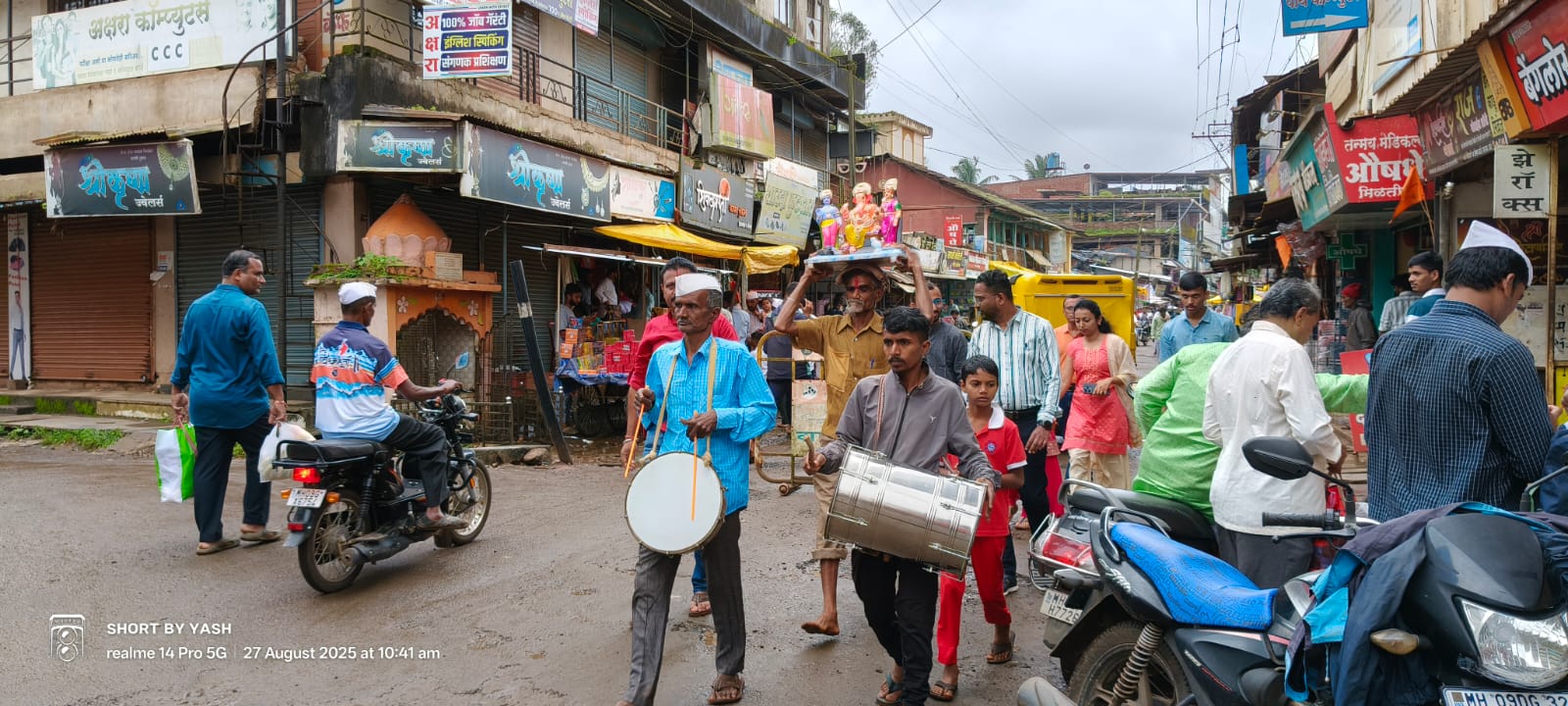 Bappas joyful arrival in the morning amidst the sound of drums and cymbals